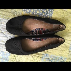 Black canvas TOMS